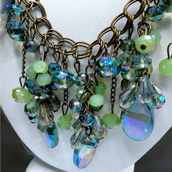 🌺 Genuine Crystal Necklace - Picture 2 of 10